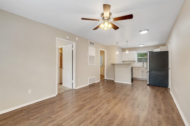 Building Photo - 1514 Broadmoor Dr