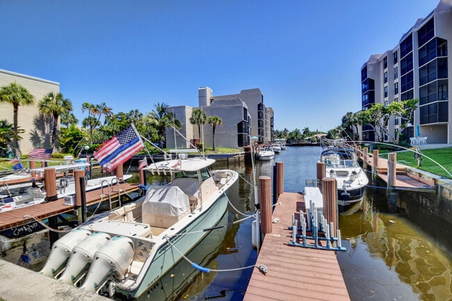 Building Photo - 3 Royal Palm Way