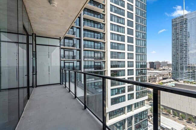 Building Photo - 610 Davis St