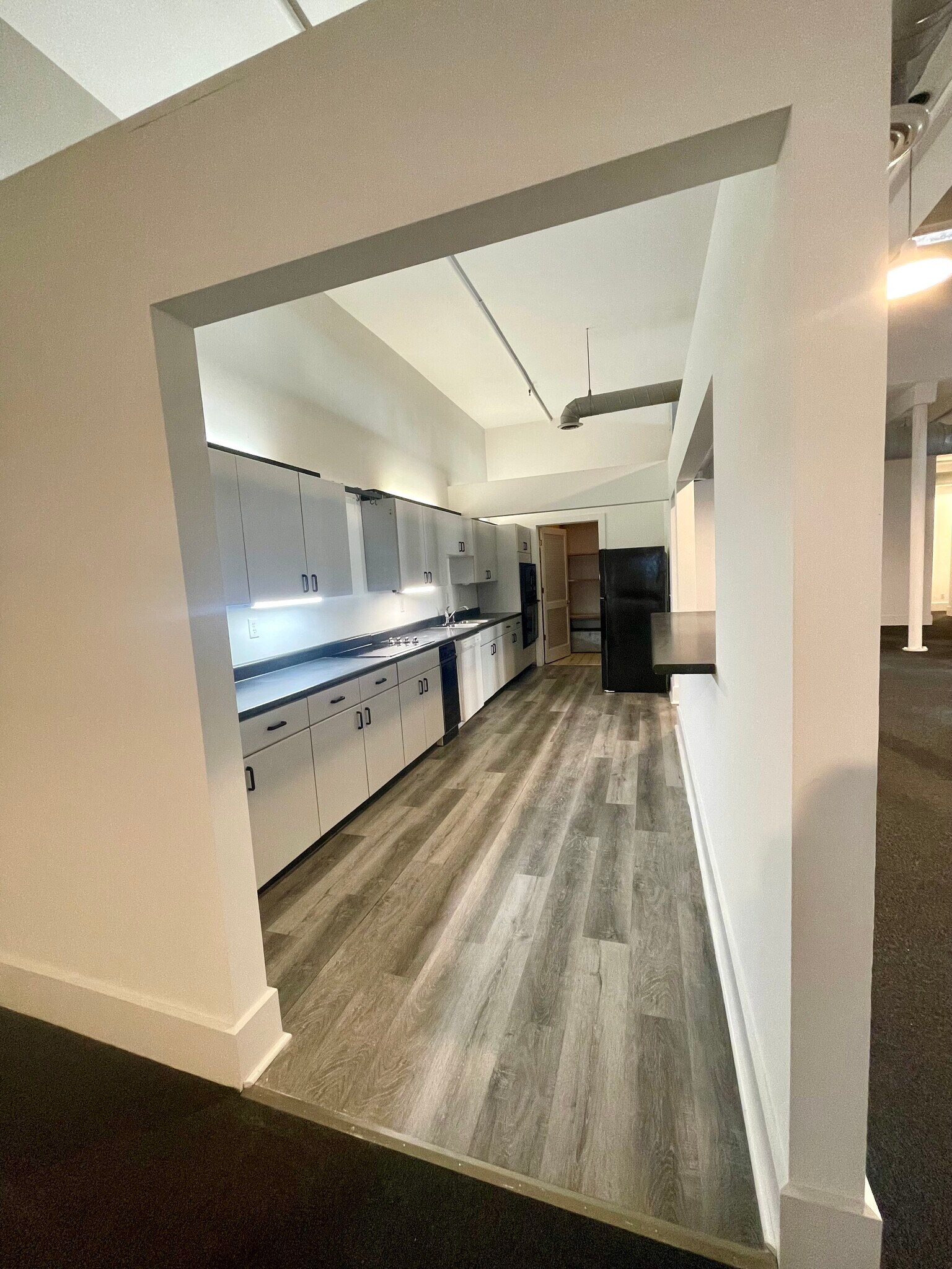 Building Photo - 122 N 3rd St