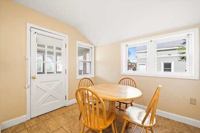 Dining Area - 107 Clinton St