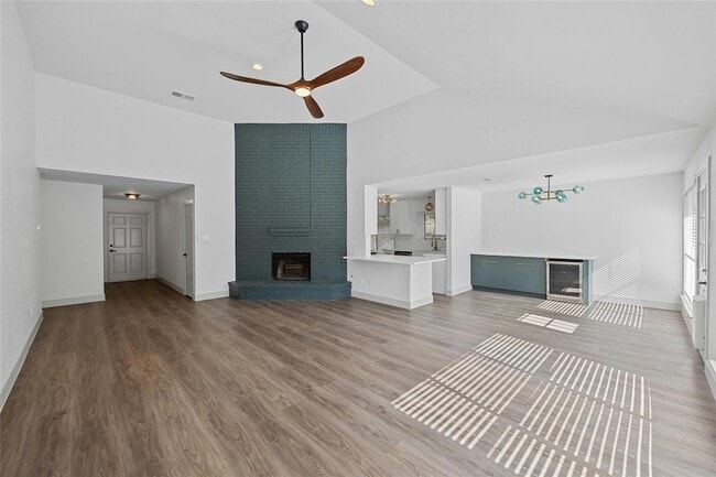 Building Photo - 2513 Beverly Cove