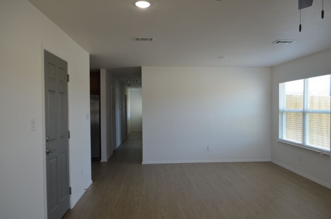 Building Photo - 971 Cline Dr