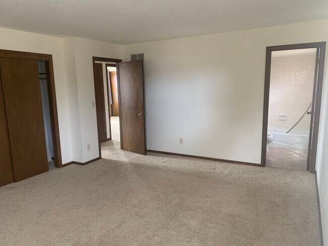 Building Photo - 4790 N 186th St