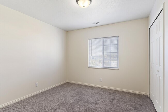 Building Photo - 353 N 360 W