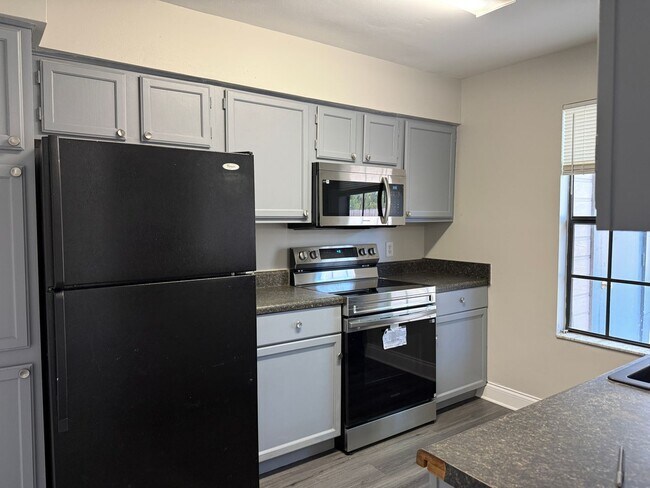 Building Photo - 2/2 Town Home in Casselberry