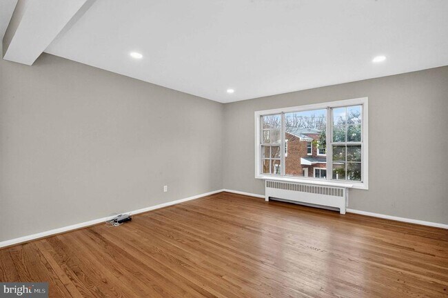 Building Photo - 8 Kennedy St