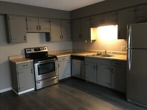 Building Photo - Lake Valley