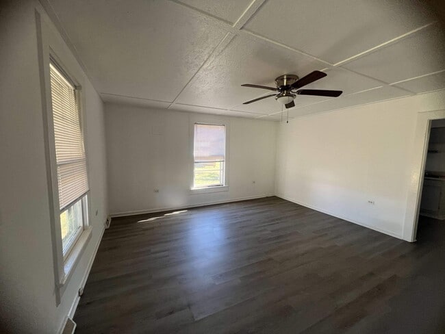 Building Photo - 24 Adger St