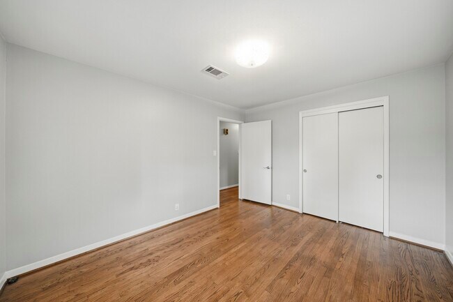 Building Photo - 4614 Hummingbird St