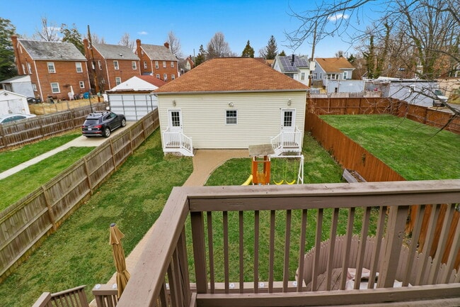 Building Photo - 30 Longfellow St NE