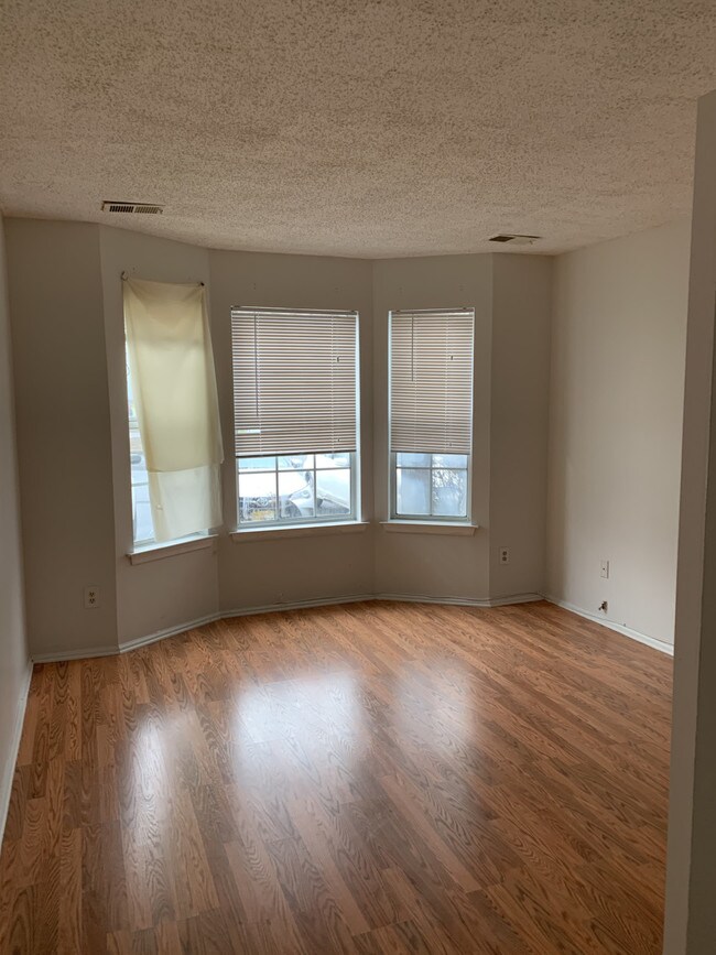 Building Photo - 61 Tanglewood Ct