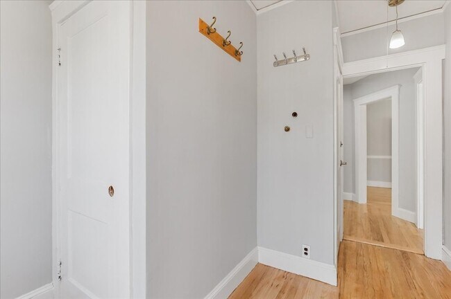 Building Photo - 16 Glenrose Rd