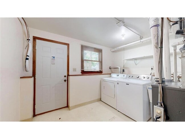 Building Photo - 3308 Roosevelt Ct NE