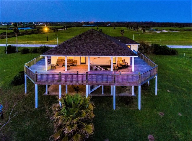 Building Photo - 909 Rancho Caribe Dr