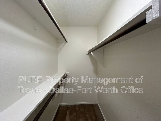 Building Photo - 6322 Onyx Dr N