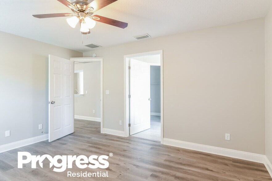 Building Photo - 13449 Silver Leaf Cir