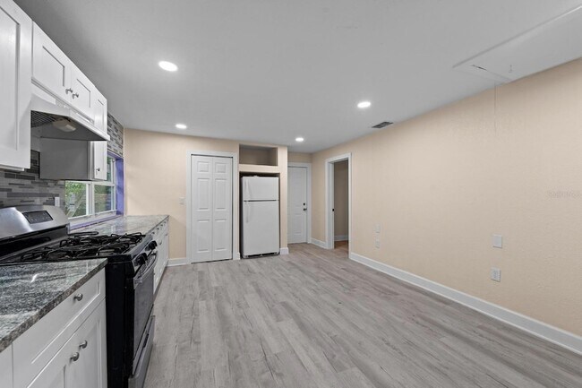 Building Photo - 2825 N Taliaferro Ave