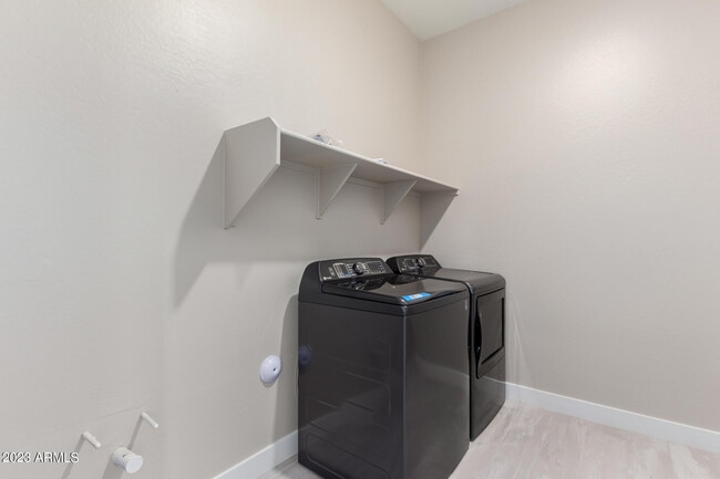 Building Photo - 4133 E Las Colinas Dr