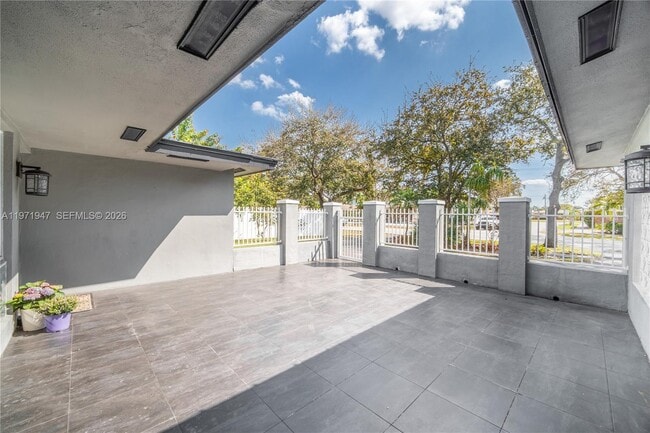 Building Photo - 2121 NE 62nd St