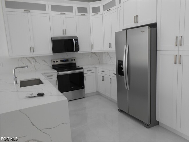 Building Photo - 320 Poplar St