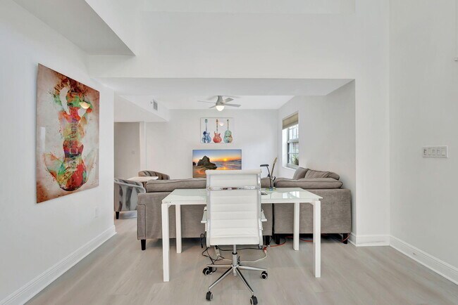 Building Photo - 610 Clematis St