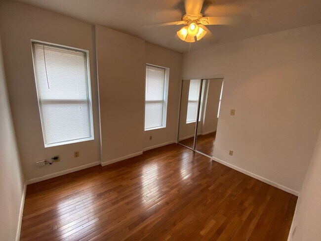 Building Photo - 1616-1618-1618 Summit St