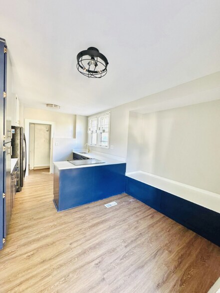 Building Photo - 323 E Jefferson Ave