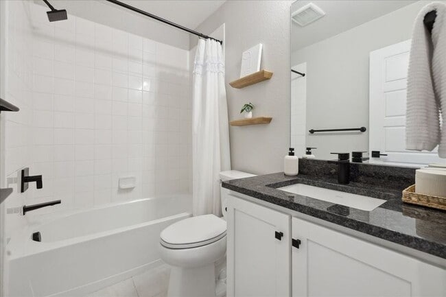 Building Photo - 2002 S Holly St