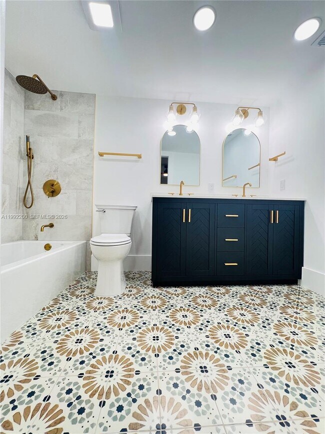 Building Photo - 2402 Antigua Cir