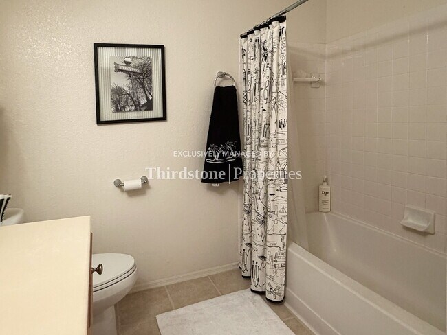 Building Photo - 11 Arbor Club Dr