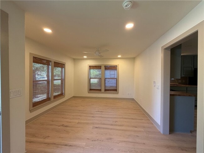 Building Photo - 1434 S W Ave