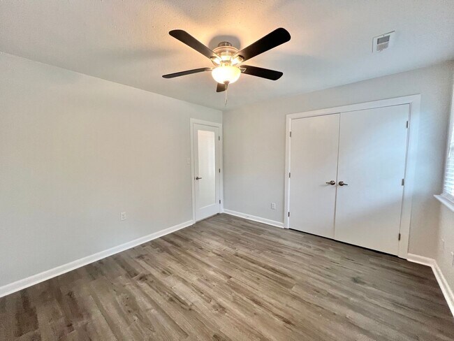 Building Photo - Newly Remodeled 2BD, 1.5BA Raleigh Townhome with a Fenced Backyard in a Prime Location
