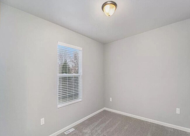 Building Photo - Newer 4 Bedroom Condo in Tiburon for Lease!