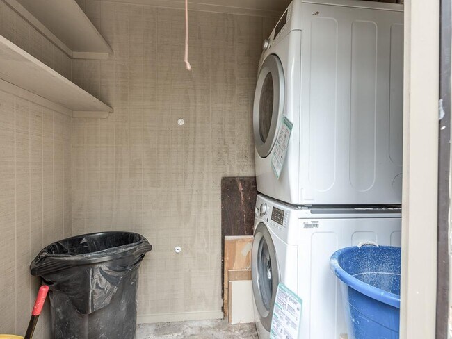 Building Photo - 14703 Barryknoll Ln