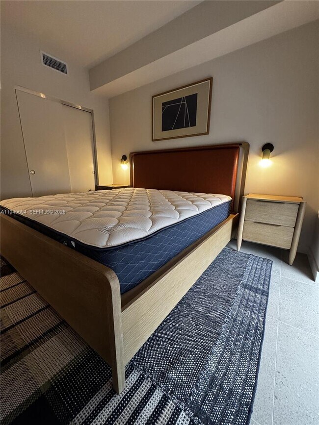 Building Photo - 11 NE 6th St