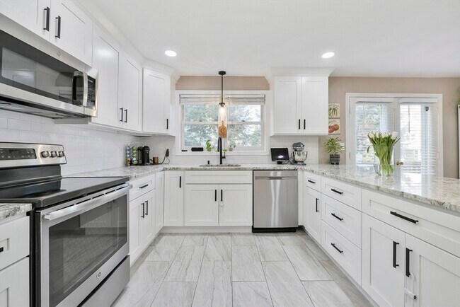 Building Photo - 1045 Washington St