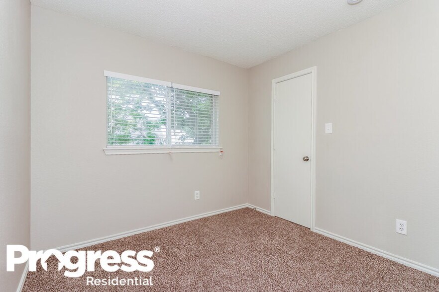 Building Photo - 3156 Pine Valley Dr