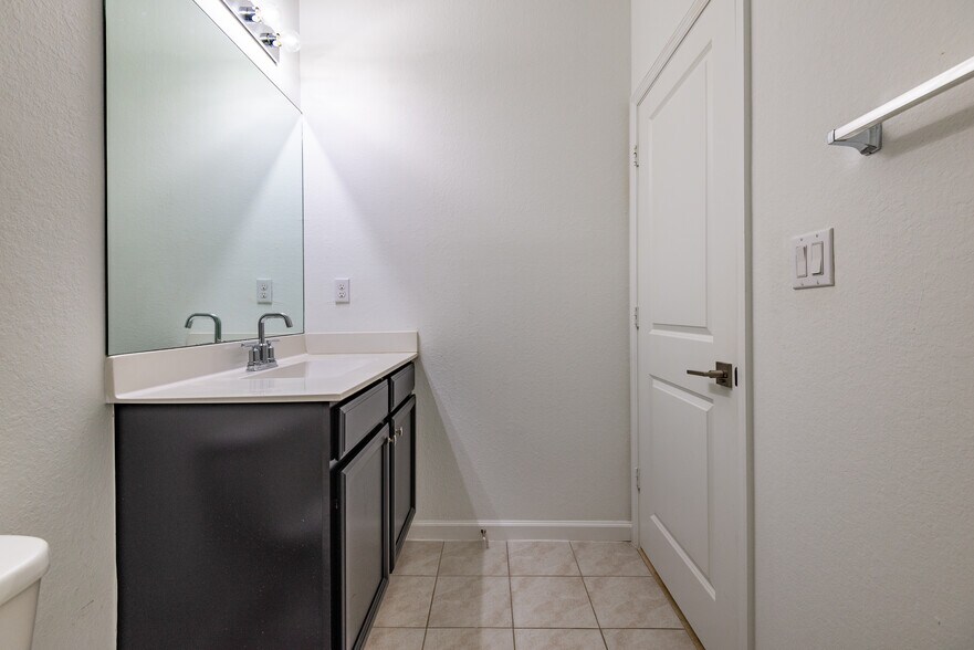 Building Photo - 1134 NW 40th Ter