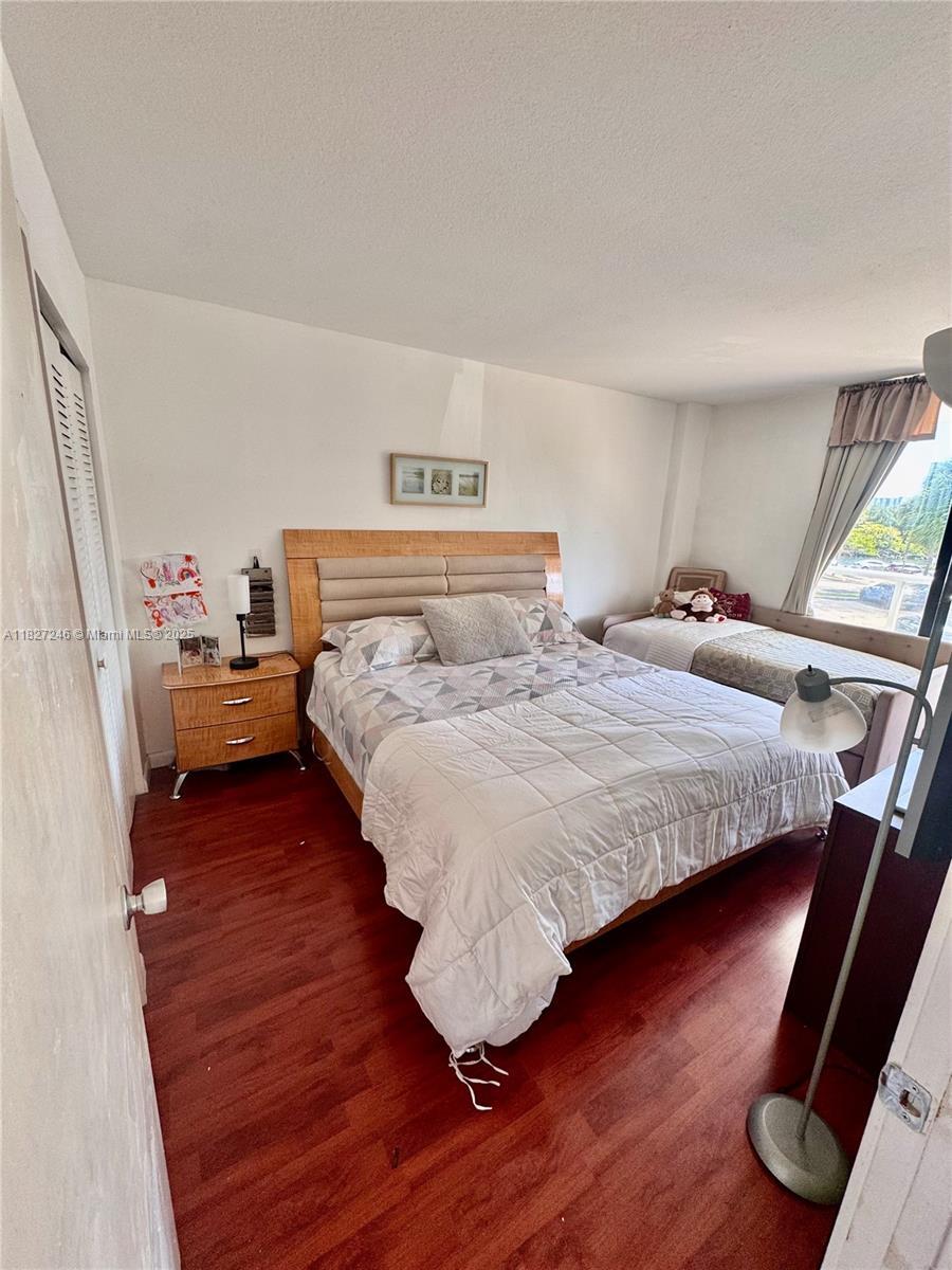 Building Photo - 3731 N Country Club Dr