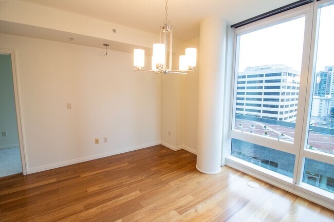 Building Photo - 1bd/1.5ba Bellevue Condo