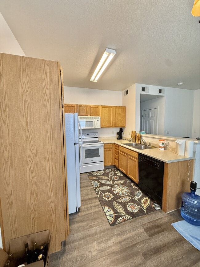 Building Photo - 3002 W Elizabeth St