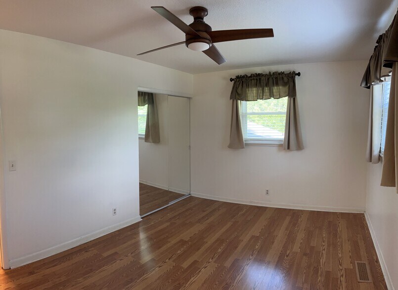 Building Photo - 232 Shawn Dr