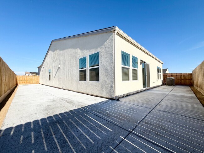 Building Photo - 3323 N Contessa Ave