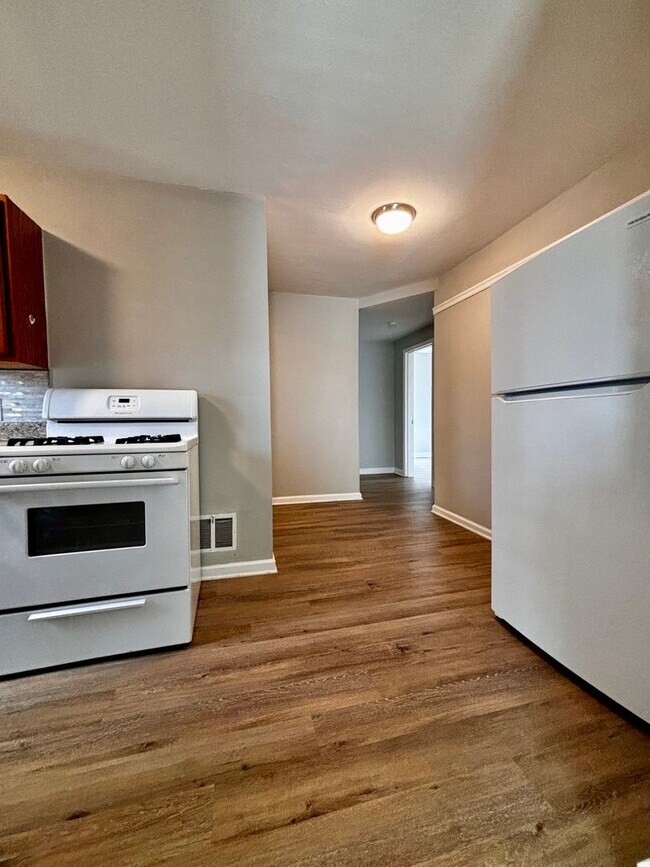 Building Photo - Newly Renovated 2 bedroom in Fairborn! Close to Wright Patt and I-675