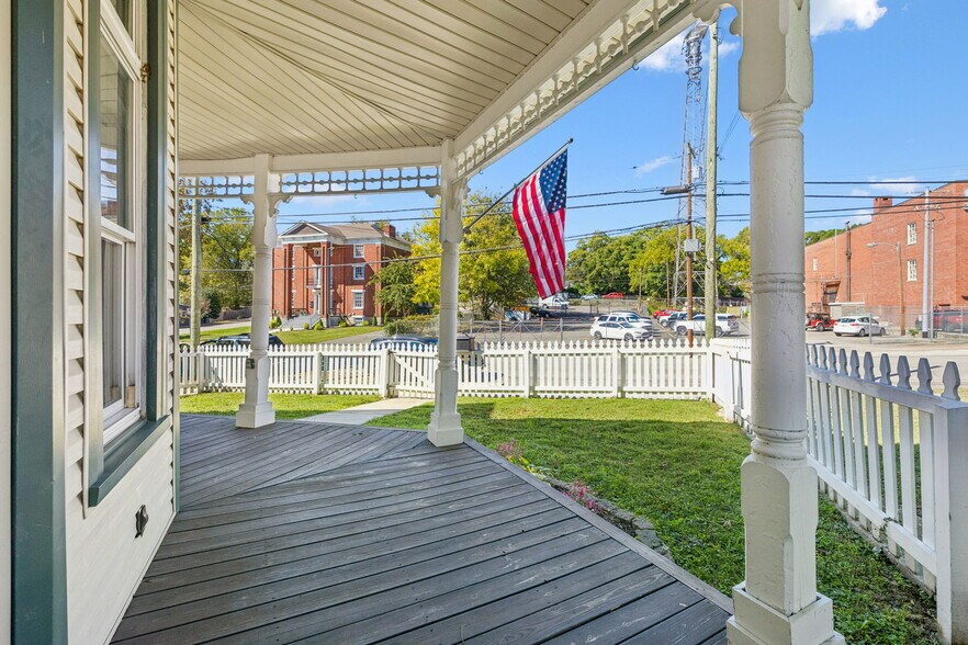 Building Photo - 911 S High St