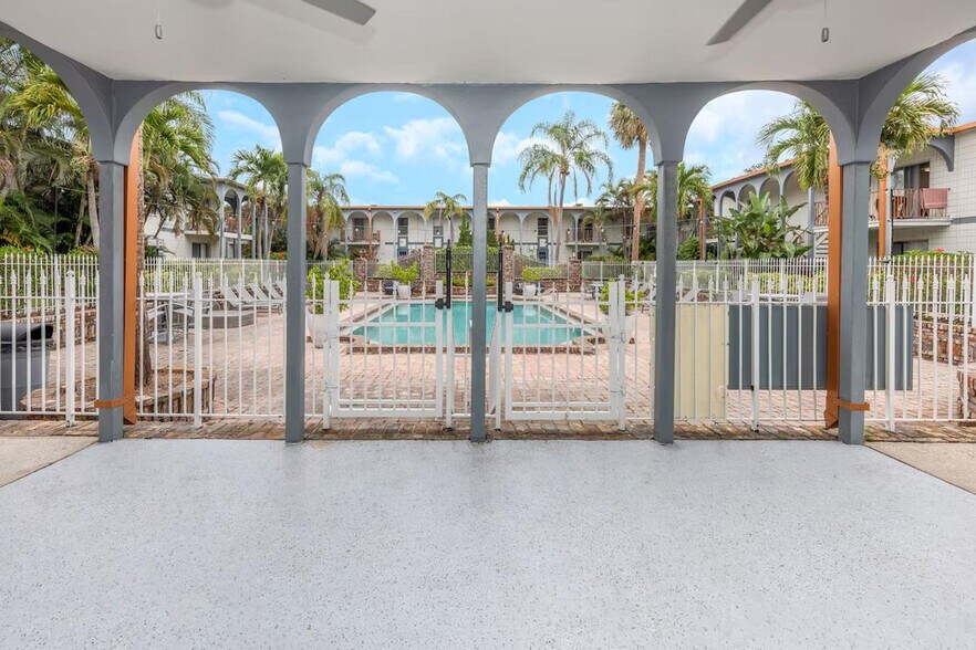 Building Photo - 4301 W Cleveland St