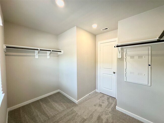 Building Photo - 12176 Ridge Top Dr