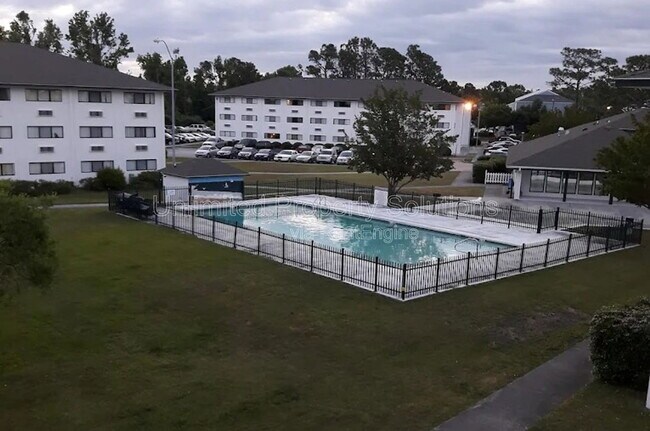 Building Photo - 456 Racine Dr