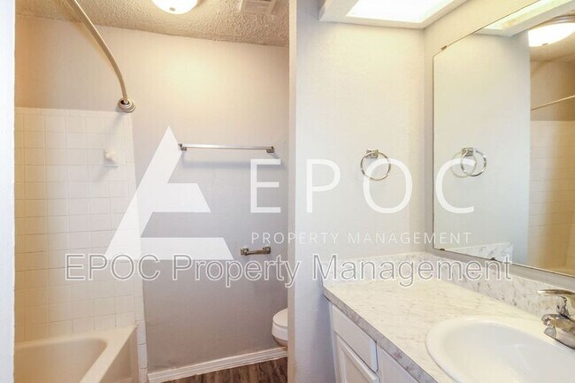 Building Photo - 2621 SW 99th St